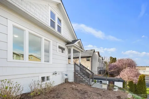 3443 21st Avenue W Seattle WA 98199