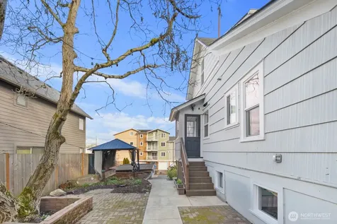 3443 21st Avenue W Seattle WA 98199