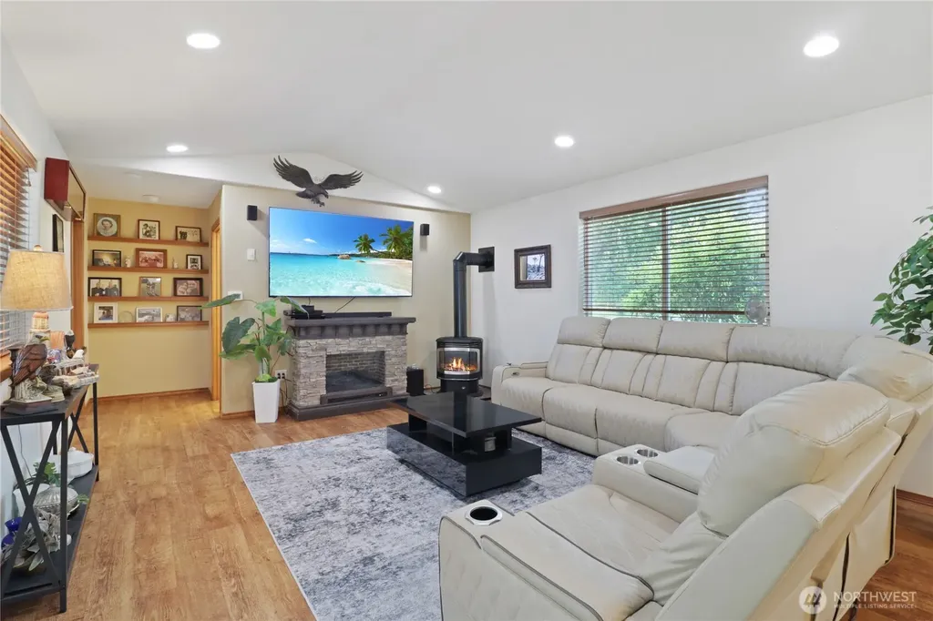 290 E Budd Drive Shelton WA 98584