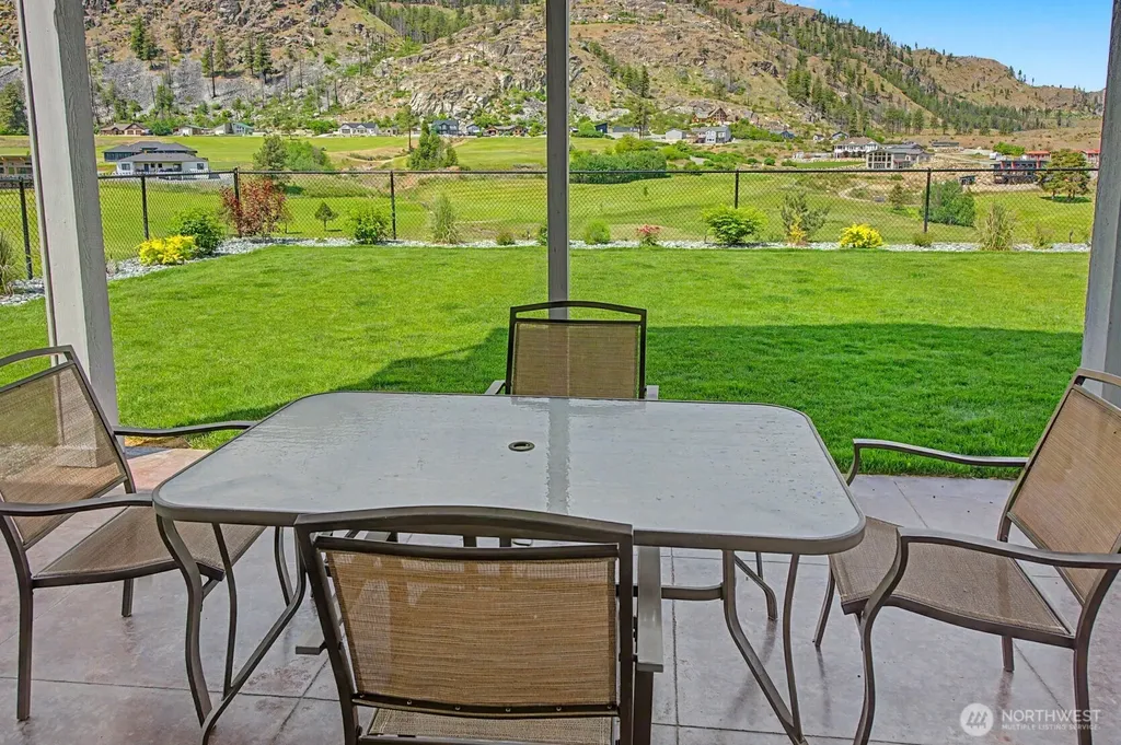 22 Frontage Road Pateros WA 98846