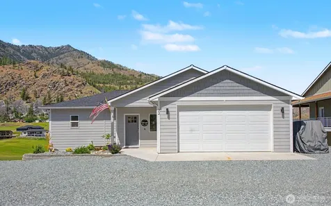 22 Frontage Road Pateros WA 98846