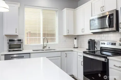 232 Sinclair Alley Mount Vernon WA 98274
