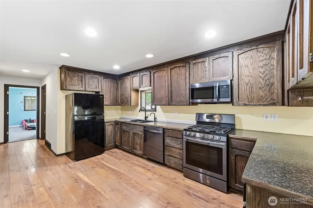 8221 308th Avenue SE Issaquah WA 98027