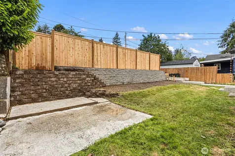 1624 Pine Street Everett WA 98201