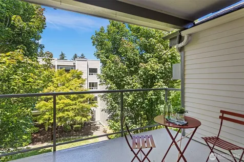 2760 76th Avenue SE Mercer Island WA 98040