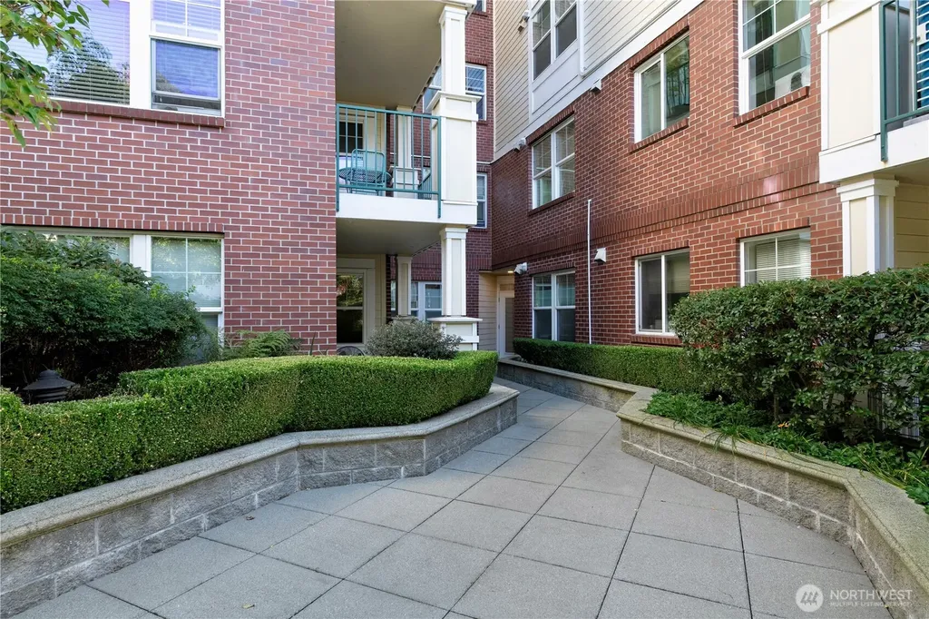 530 4th Avenue W Seattle WA 98119