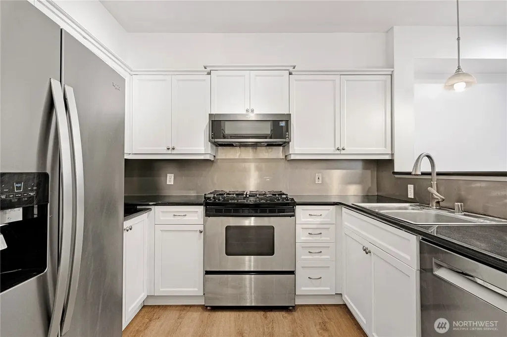 530 4th Avenue W Seattle WA 98119