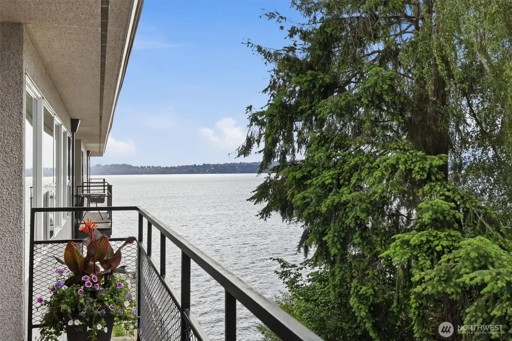 6201 Lake Washington Blvd NE Kirkland WA 98033