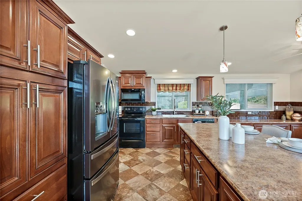 10002 191st Street E Puyallup WA 98375