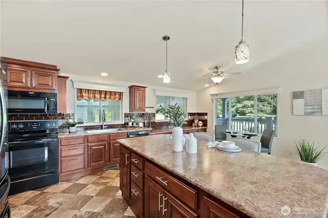 10002 191st Street E Puyallup WA 98375