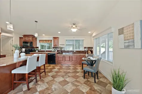 10002 191st Street E Puyallup WA 98375