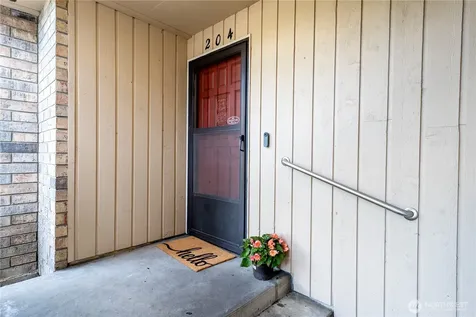 1199 9th Avenue Oak Harbor WA 98277