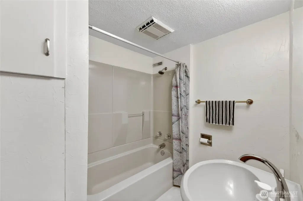 17830 116th Avenue SE Renton WA 98058