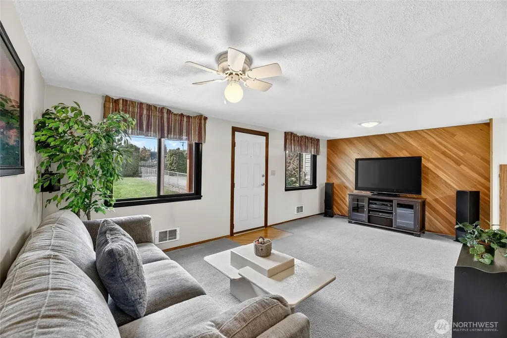 17830 116th Avenue SE Renton WA 98058