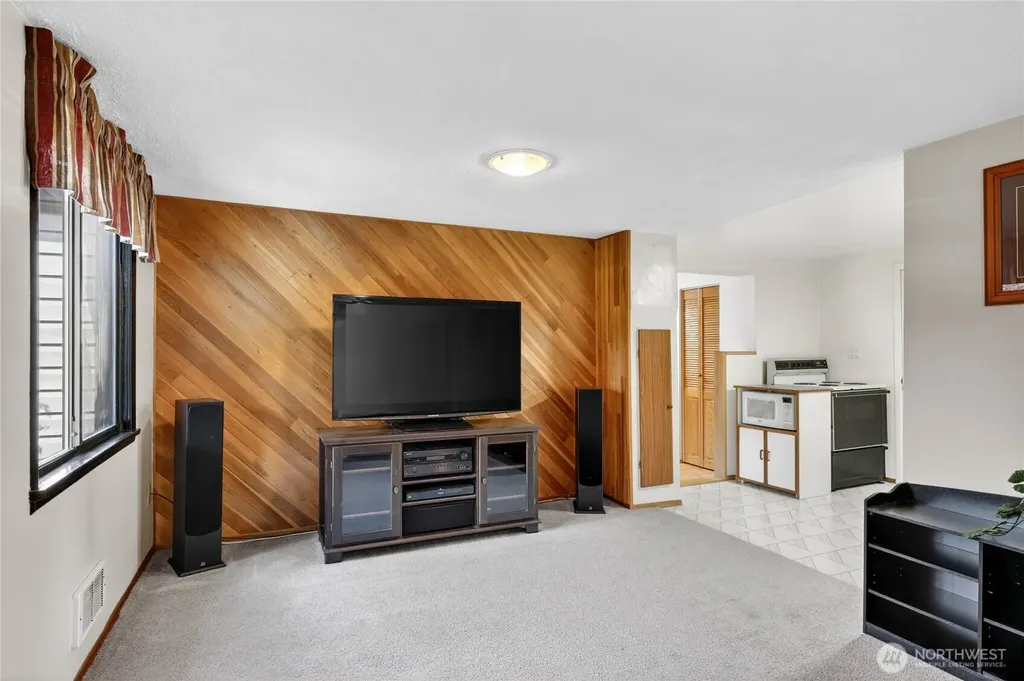 17830 116th Avenue SE Renton WA 98058