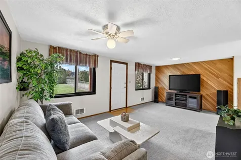 17830 116th Avenue SE Renton WA 98058