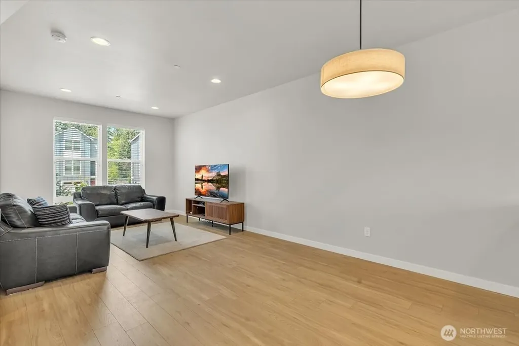 13717 Admiralty Way Lynnwood WA 98087