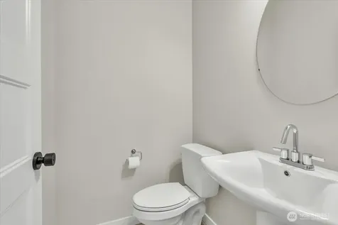 13717 Admiralty Way Lynnwood WA 98087