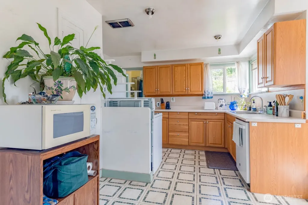 1121 Dill Way W Bremerton WA 98312