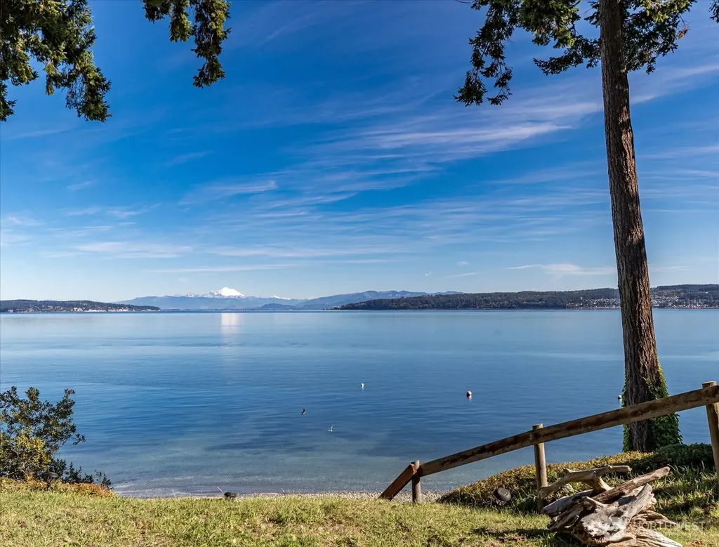159 S Harrington Lagoon Road Coupeville WA 98239