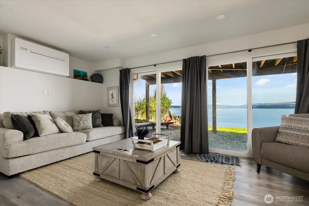 159 S Harrington Lagoon Road Coupeville WA 98239
