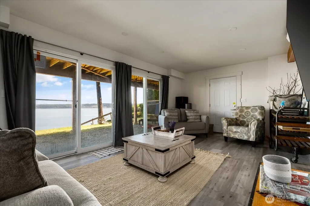 159 S Harrington Lagoon Road Coupeville WA 98239