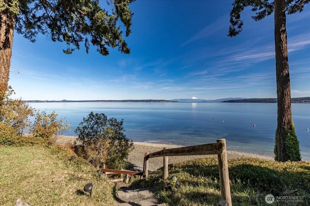 159 S Harrington Lagoon Road Coupeville WA 98239