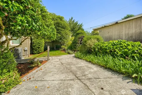 5632 42nd Avenue SW Seattle WA 98136