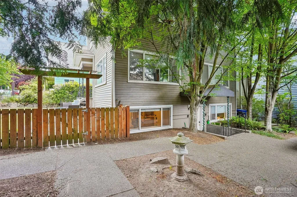 3624 Whitman Avenue N Seattle WA 98103