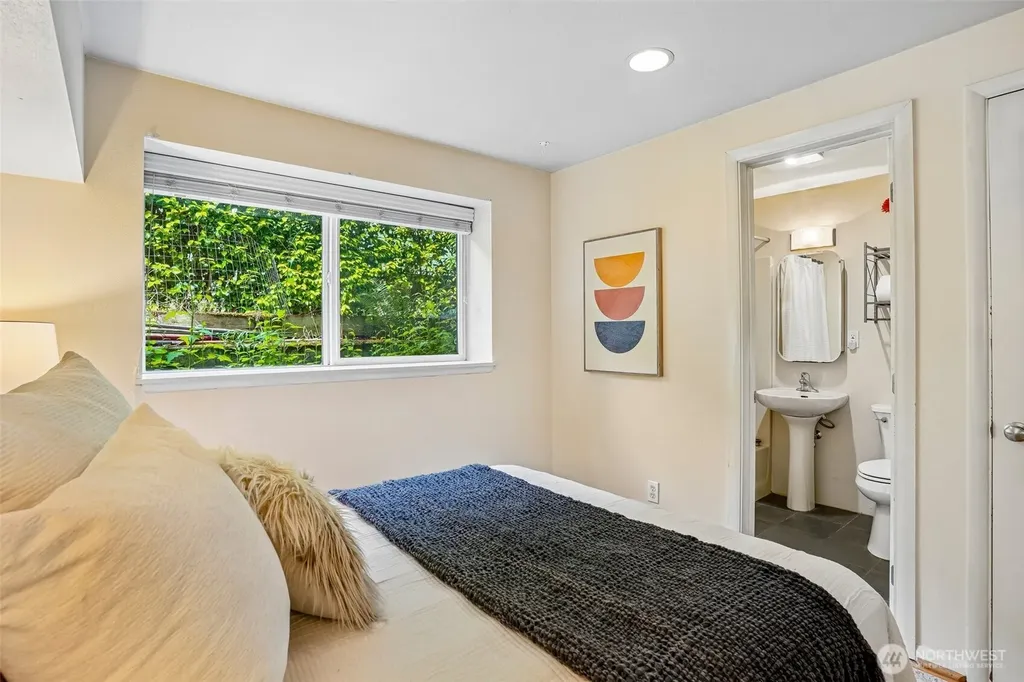 3624 Whitman Avenue N Seattle WA 98103