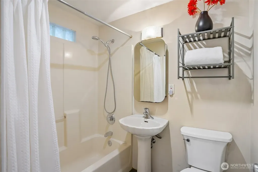 3624 Whitman Avenue N Seattle WA 98103