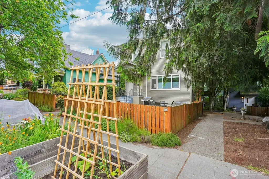 3624 Whitman Avenue N Seattle WA 98103