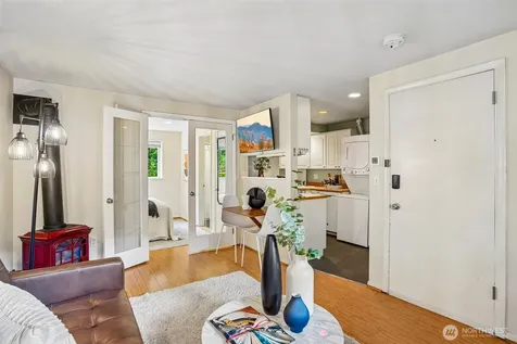 3624 Whitman Avenue N Seattle WA 98103