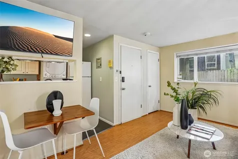 3624 Whitman Avenue N Seattle WA 98103