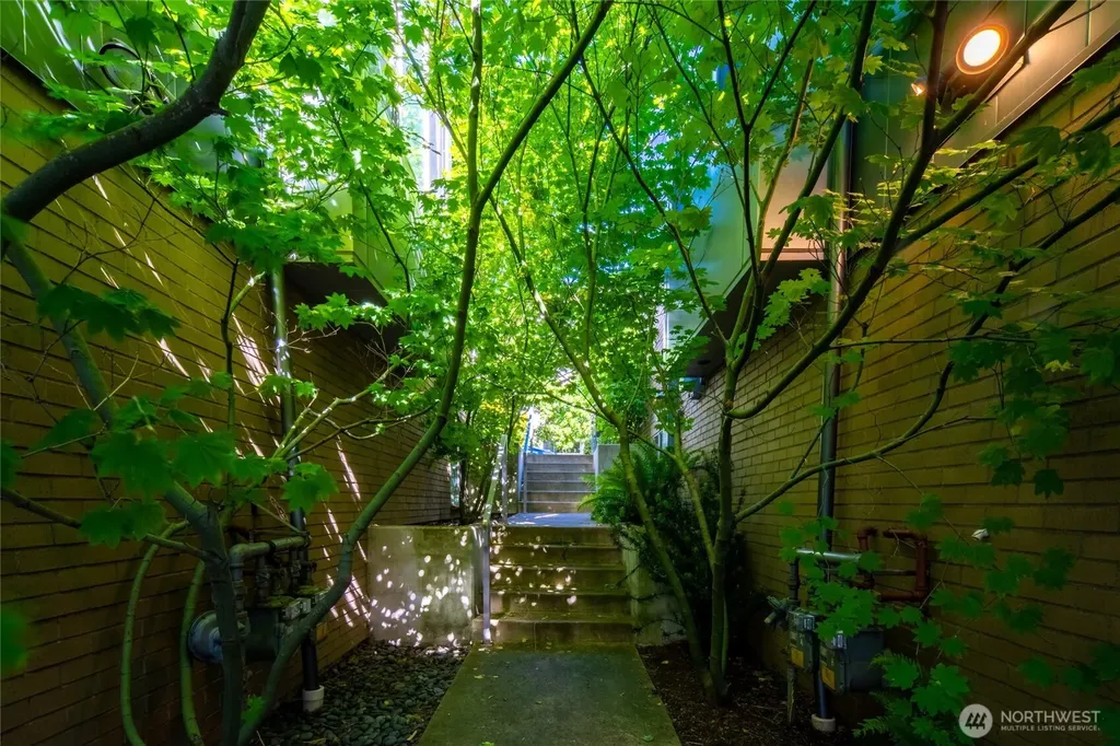 311 14th Avenue E Seattle WA 98112