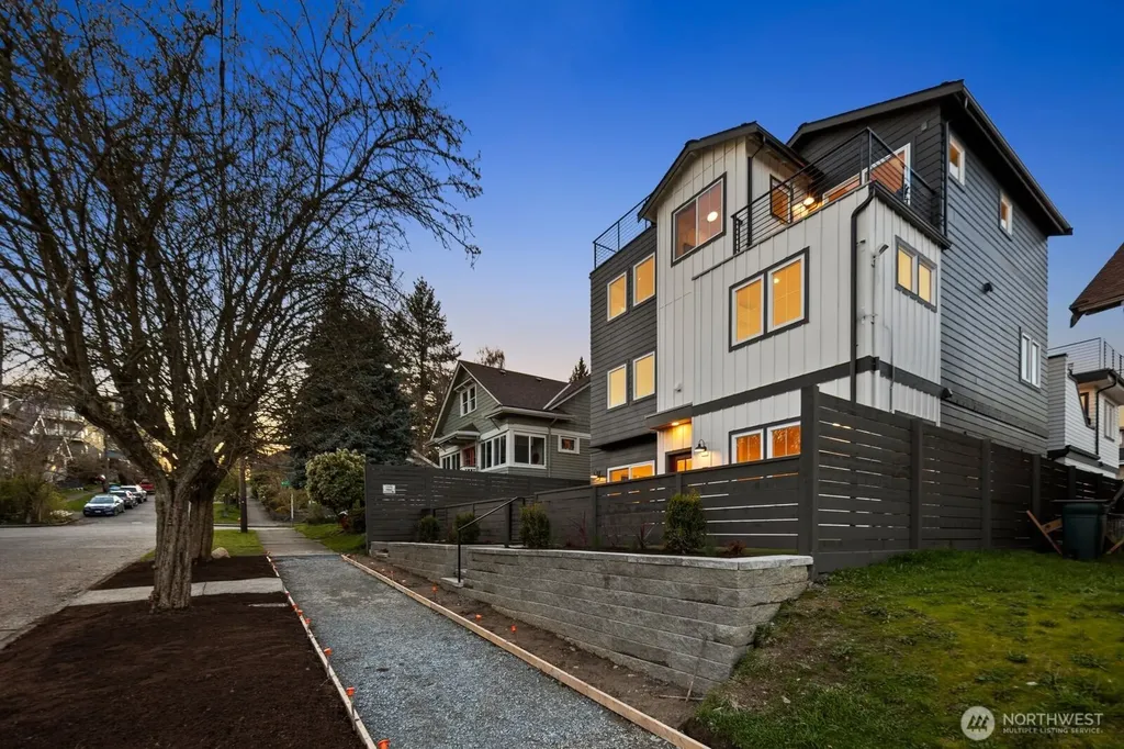 1004 N 48th Street Seattle WA 98103
