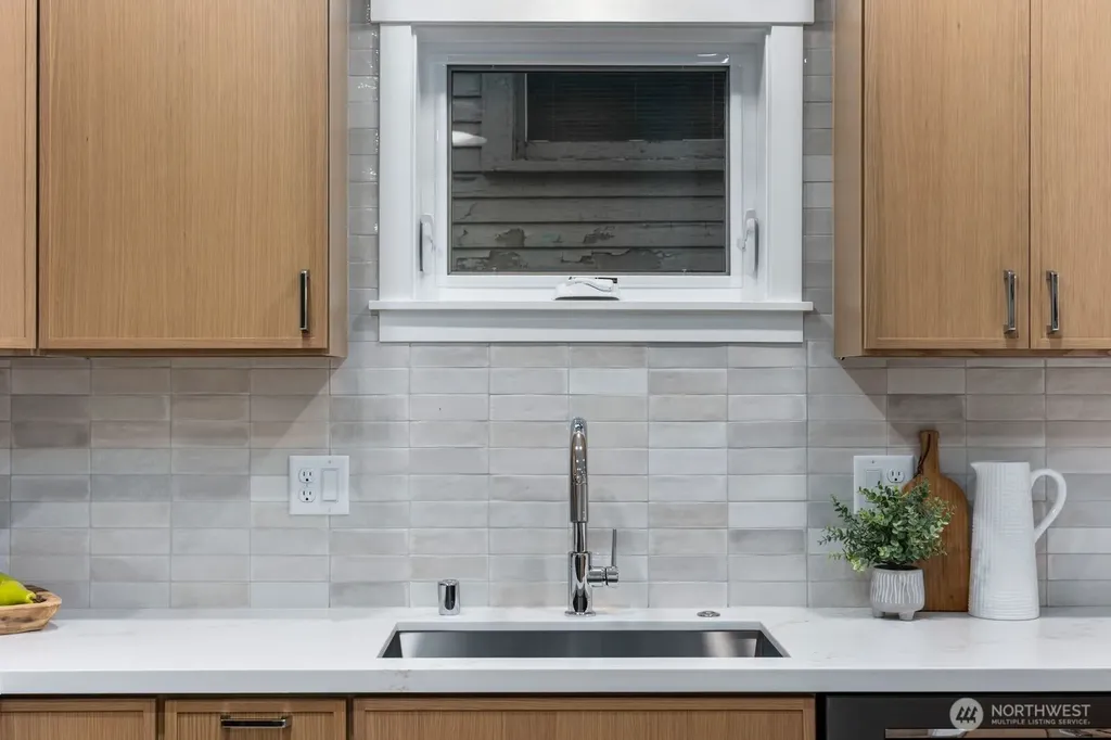 1004 N 48th Street Seattle WA 98103