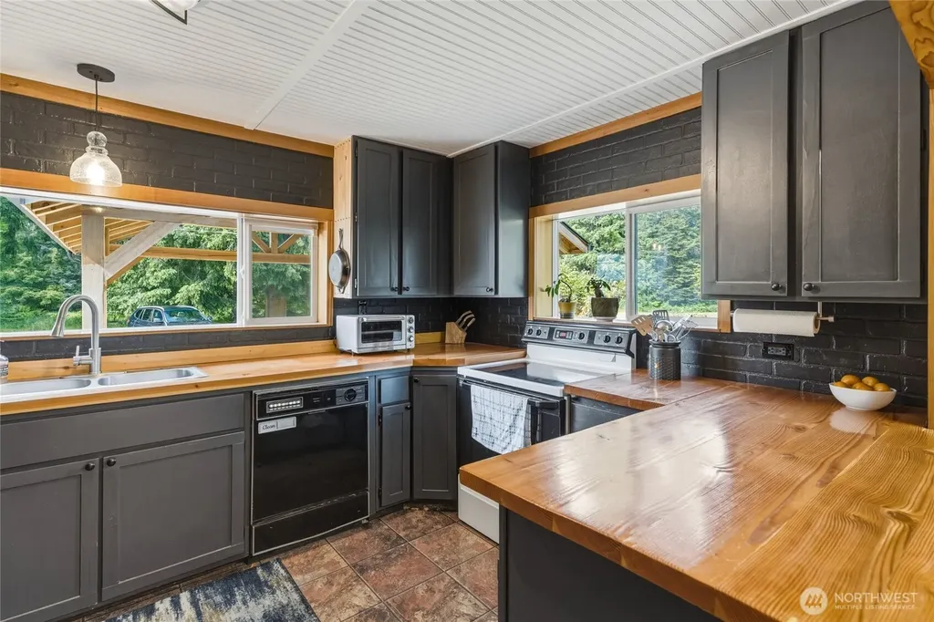 1502 S Toutle Road Toutle WA 98649