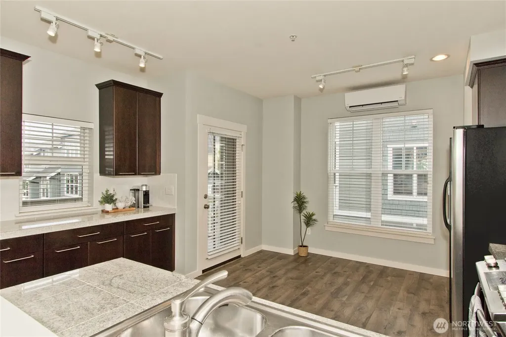 1843 NE Kenyon Court Issaquah WA 98029
