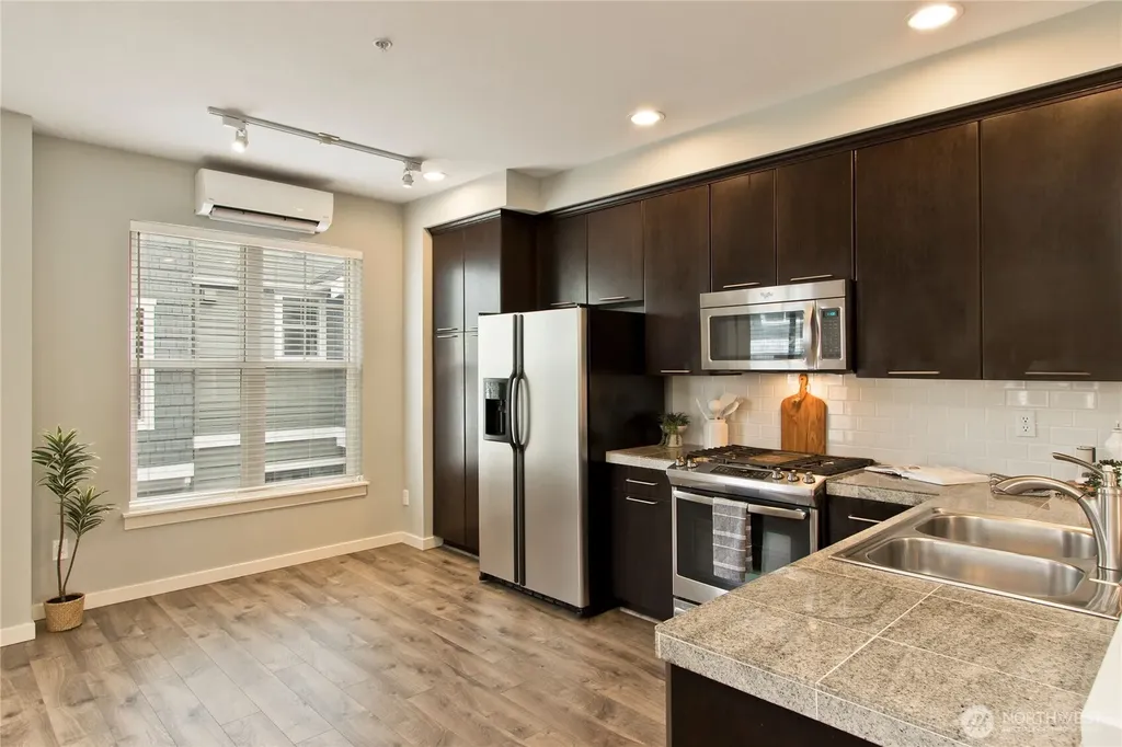 1843 NE Kenyon Court Issaquah WA 98029