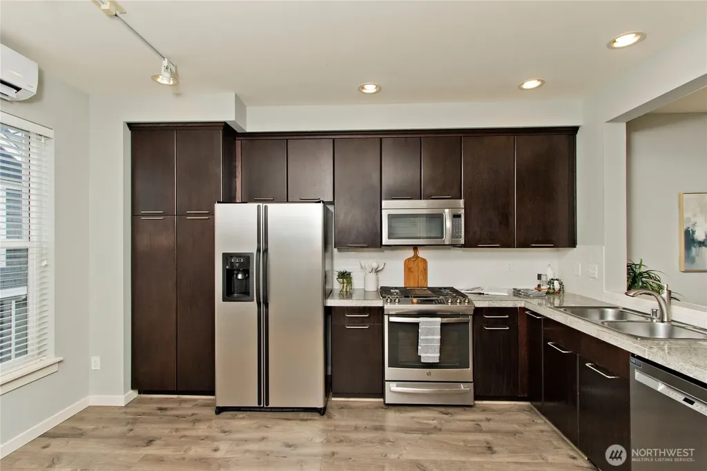 1843 NE Kenyon Court Issaquah WA 98029