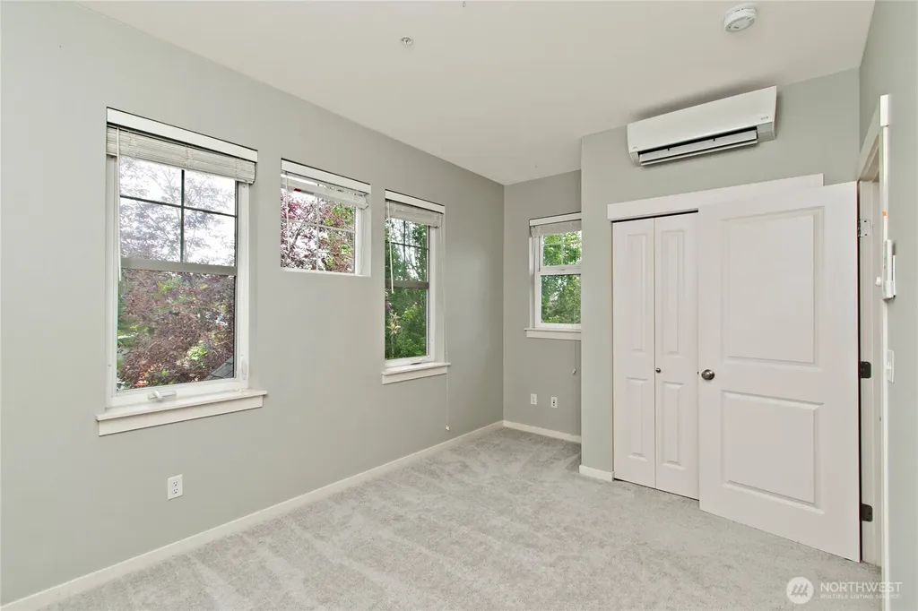 1843 NE Kenyon Court Issaquah WA 98029