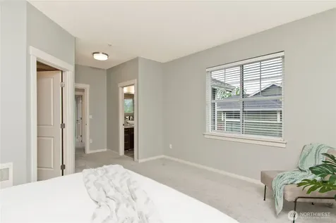 1843 NE Kenyon Court Issaquah WA 98029