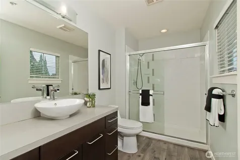 1843 NE Kenyon Court Issaquah WA 98029