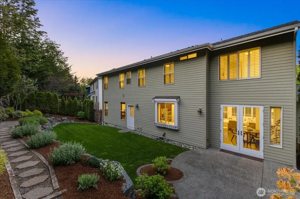 423 Sky Country Way NW Issaquah WA 98027