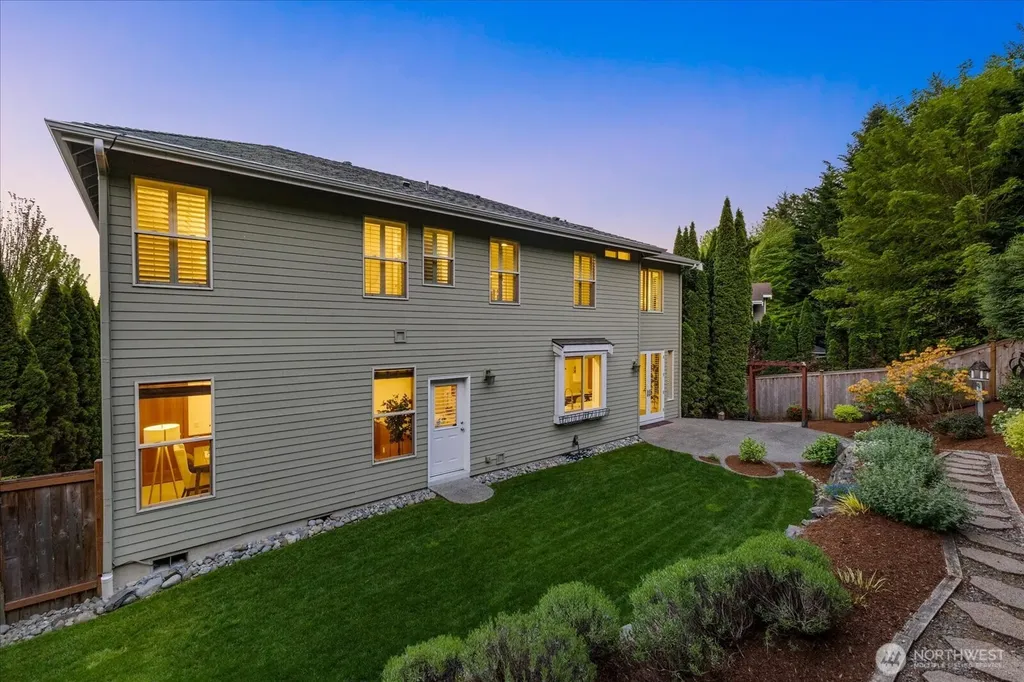 423 Sky Country Way NW Issaquah WA 98027