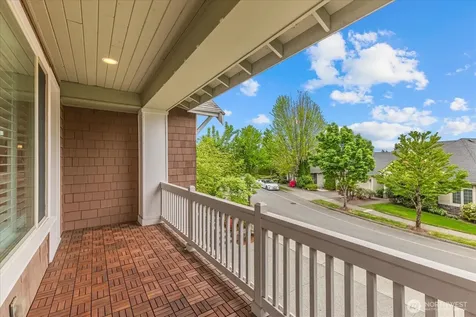 423 Sky Country Way NW Issaquah WA 98027