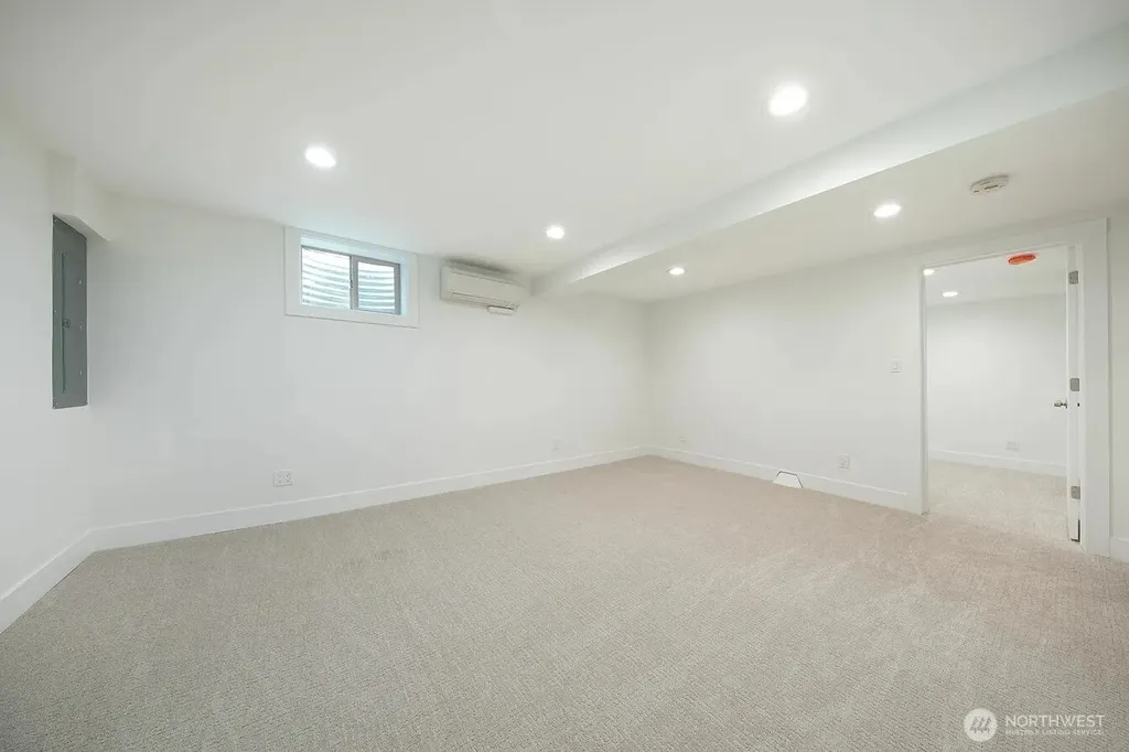 2527 NE 110th Street Seattle WA 98125