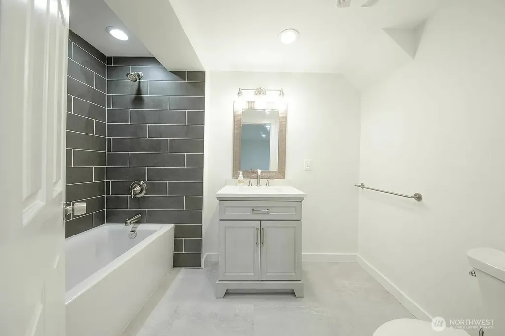 2527 NE 110th Street Seattle WA 98125