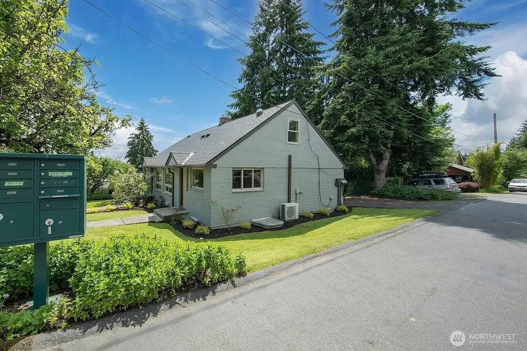 2527 NE 110th Street Seattle WA 98125